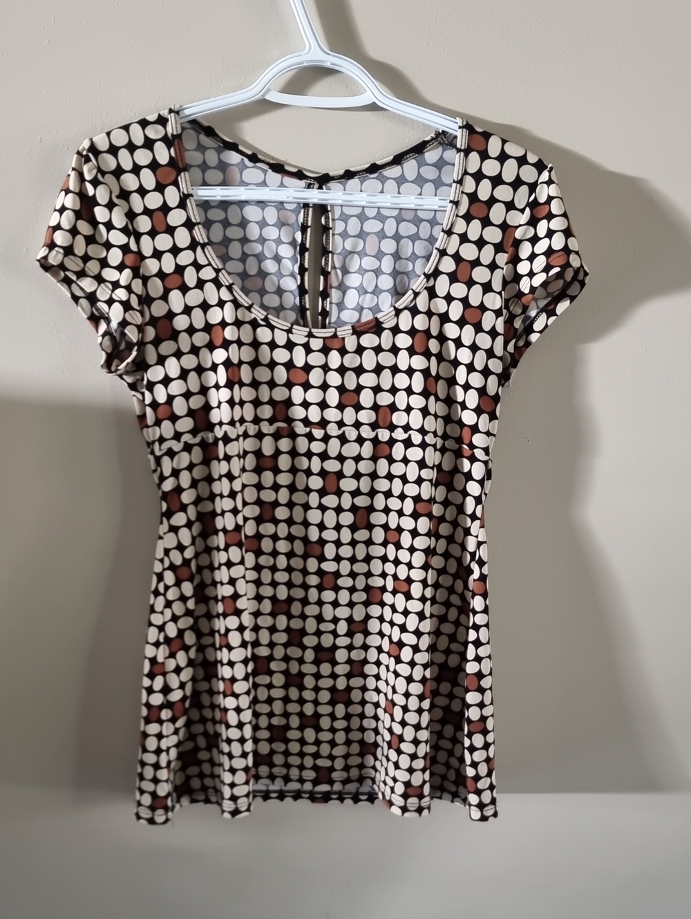 Scoop Neck Short Sleeve Top in Cream and Brown Polka Dot
